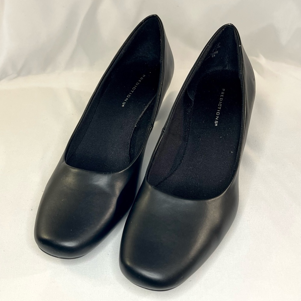 Predictions Black Leather Pumps